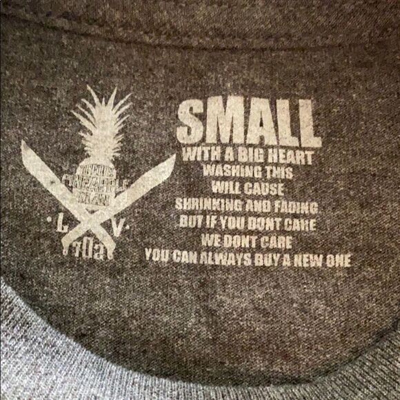 The pineapple man shark T-shirt - Picture 4 of 7